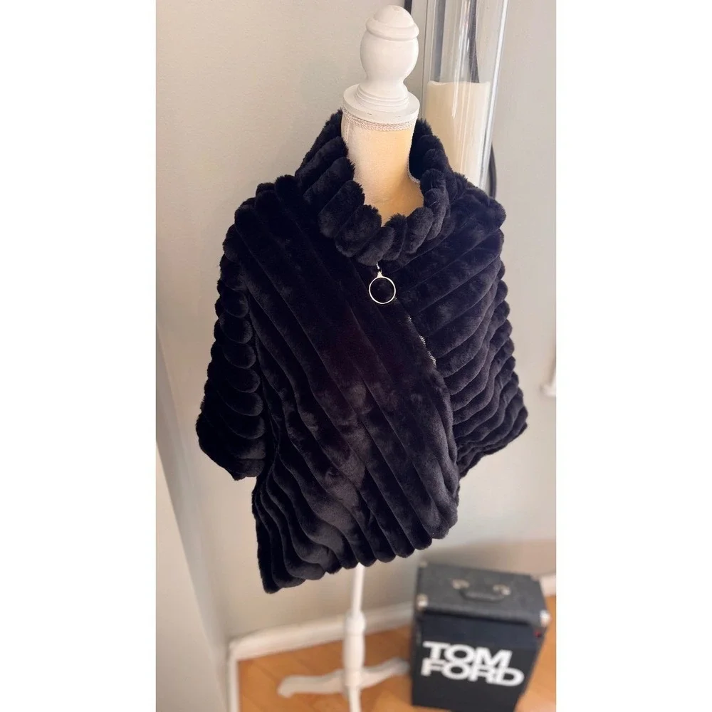La Fiorentina Faux Fur Wrap Poncho, Black Fur, Classic & Elegant, NWT